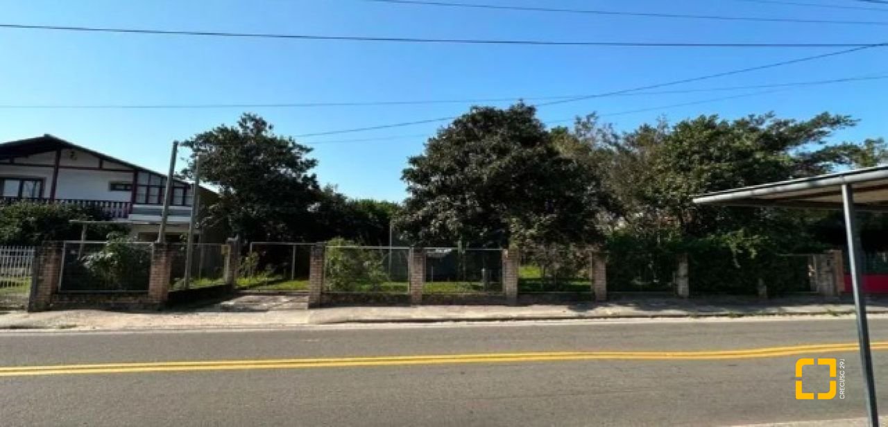 Terreno com 1367m², no bairro Campeche em Florianópolis