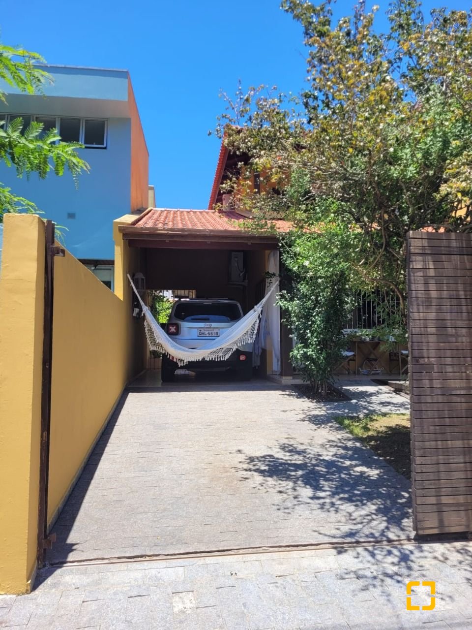 Casa com 123m², 4 quartos (sendo 1 suíte), 2 garagens, no bairro Canasvieiras em Florianópolis