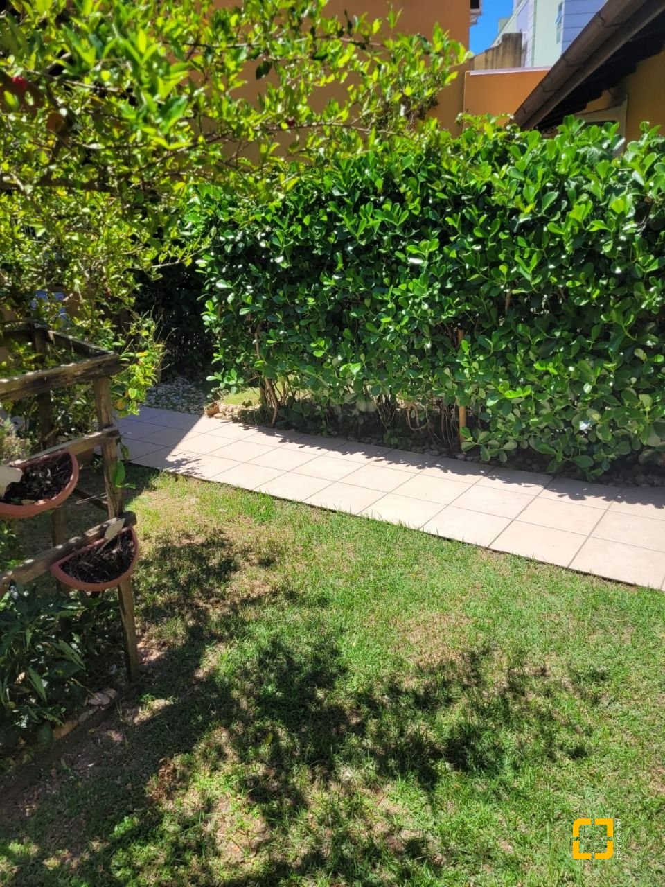Casa com 123m², 4 quartos (sendo 1 suíte), 2 garagens, no bairro Canasvieiras em Florianópolis