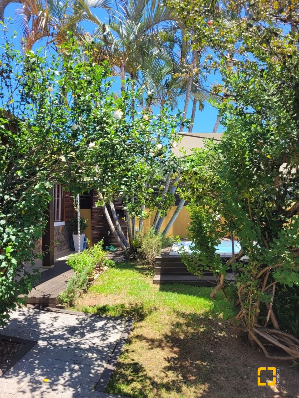 Casa com 123m², 4 quartos (sendo 1 suíte), 2 garagens, no bairro Canasvieiras em Florianópolis