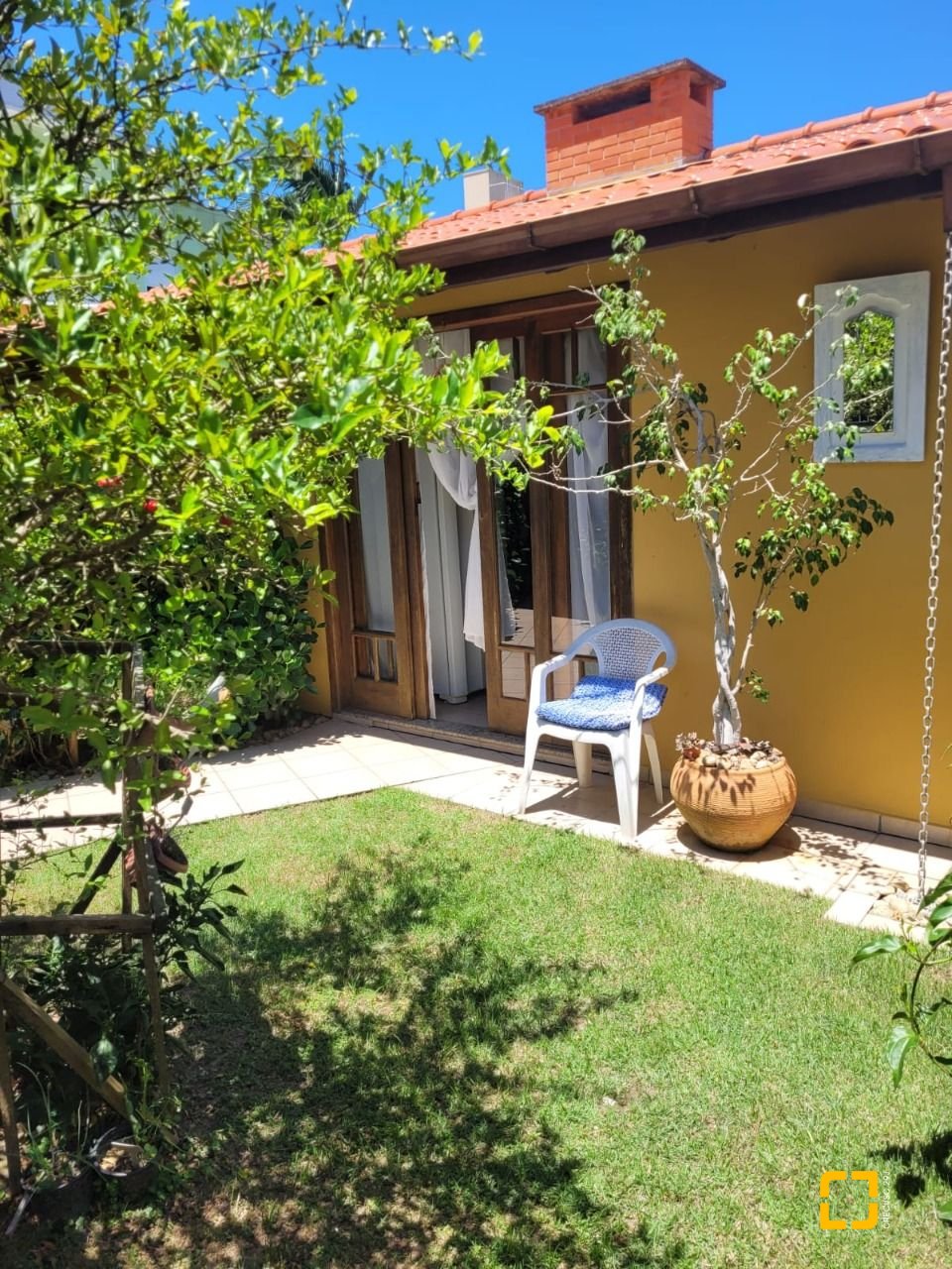 Casa com 123m², 4 quartos (sendo 1 suíte), 2 garagens, no bairro Canasvieiras em Florianópolis