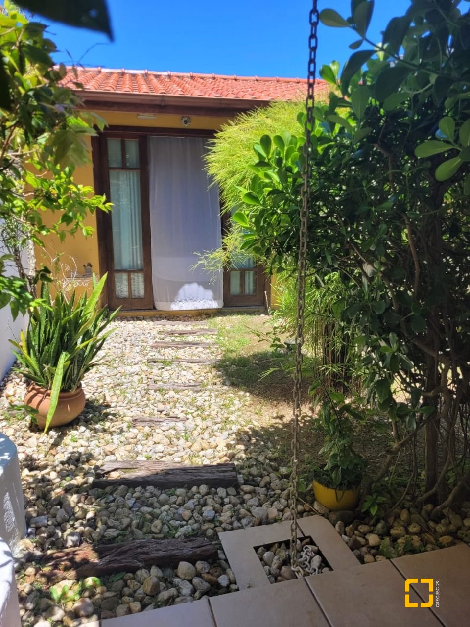 Casa com 123m², 4 quartos (sendo 1 suíte), 2 garagens, no bairro Canasvieiras em Florianópolis