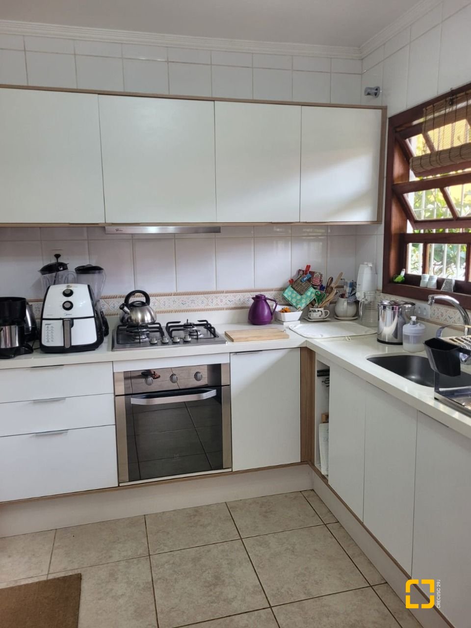 Casa com 123m², 4 quartos (sendo 1 suíte), 2 garagens, no bairro Canasvieiras em Florianópolis