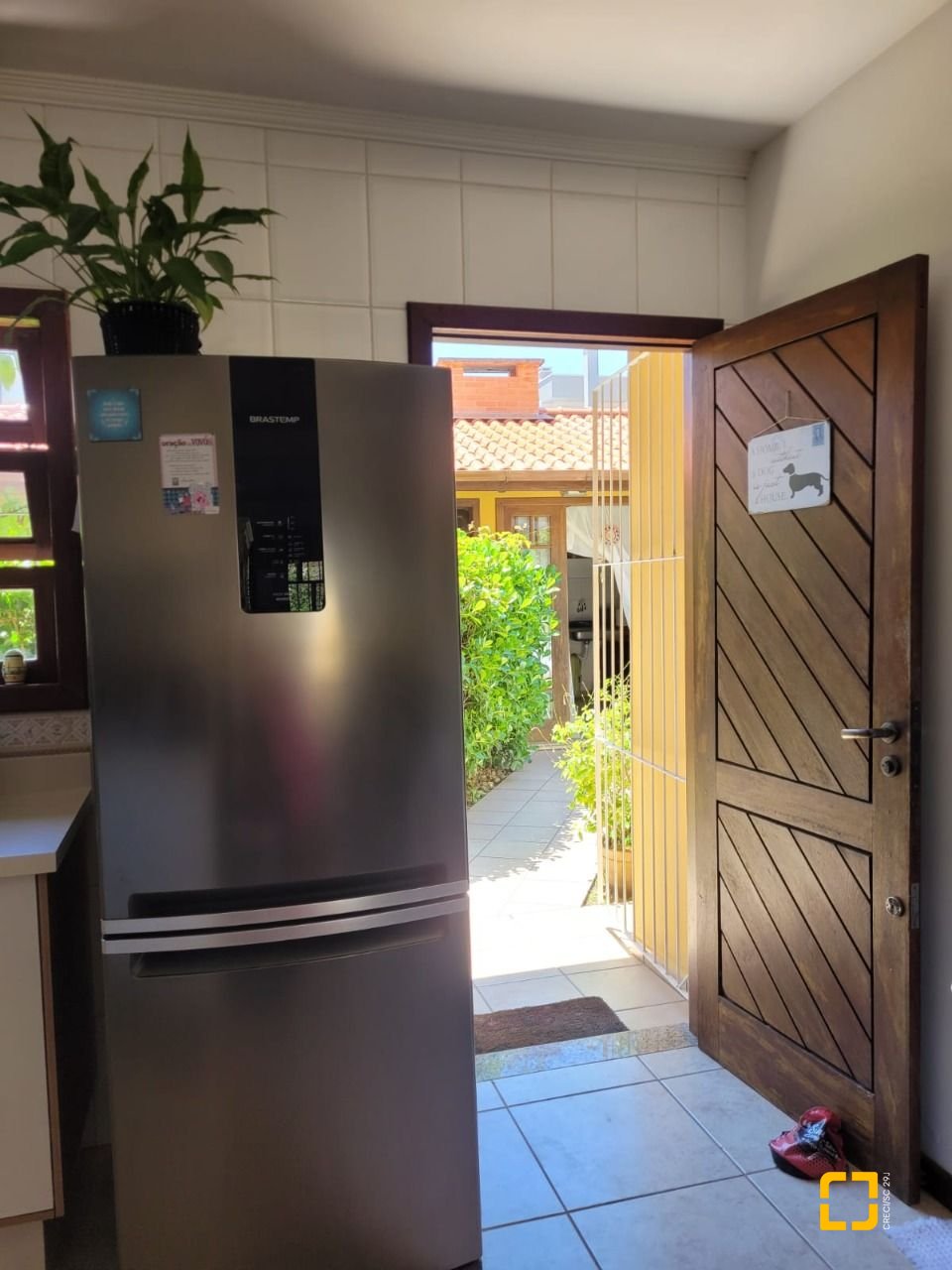 Casa com 123m², 4 quartos (sendo 1 suíte), 2 garagens, no bairro Canasvieiras em Florianópolis