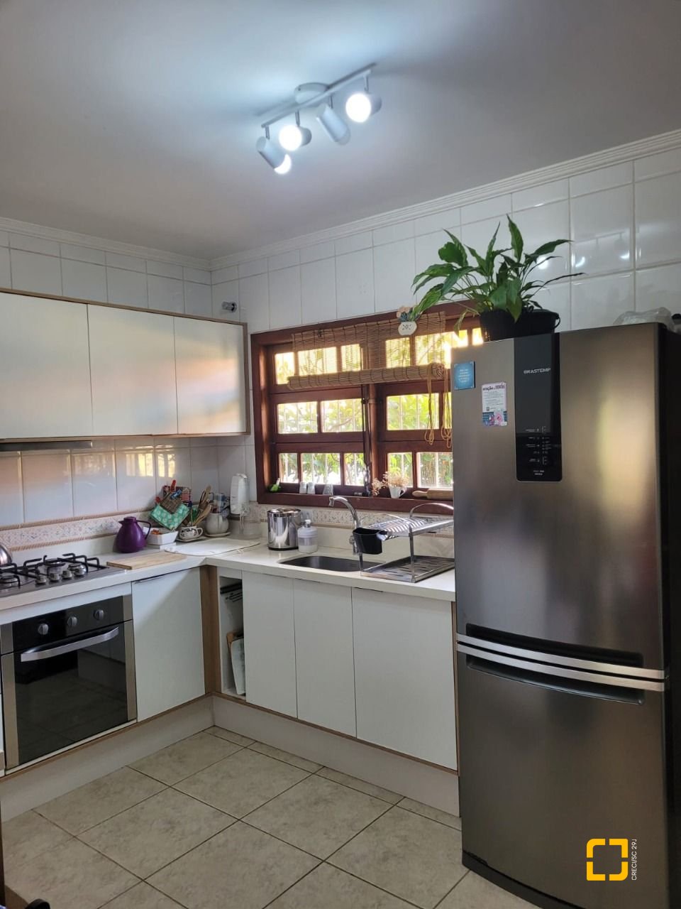 Casa com 123m², 4 quartos (sendo 1 suíte), 2 garagens, no bairro Canasvieiras em Florianópolis