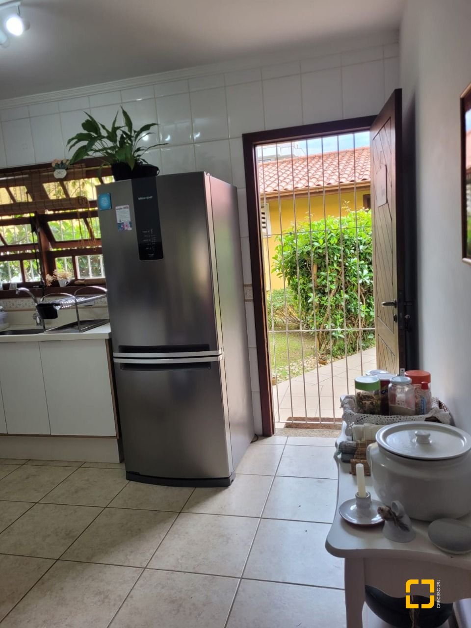 Casa com 123m², 4 quartos (sendo 1 suíte), 2 garagens, no bairro Canasvieiras em Florianópolis