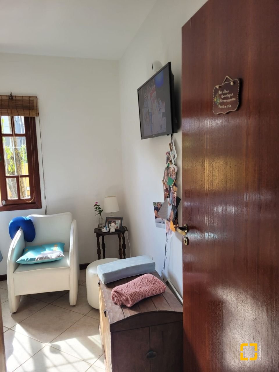 Casa com 123m², 4 quartos (sendo 1 suíte), 2 garagens, no bairro Canasvieiras em Florianópolis