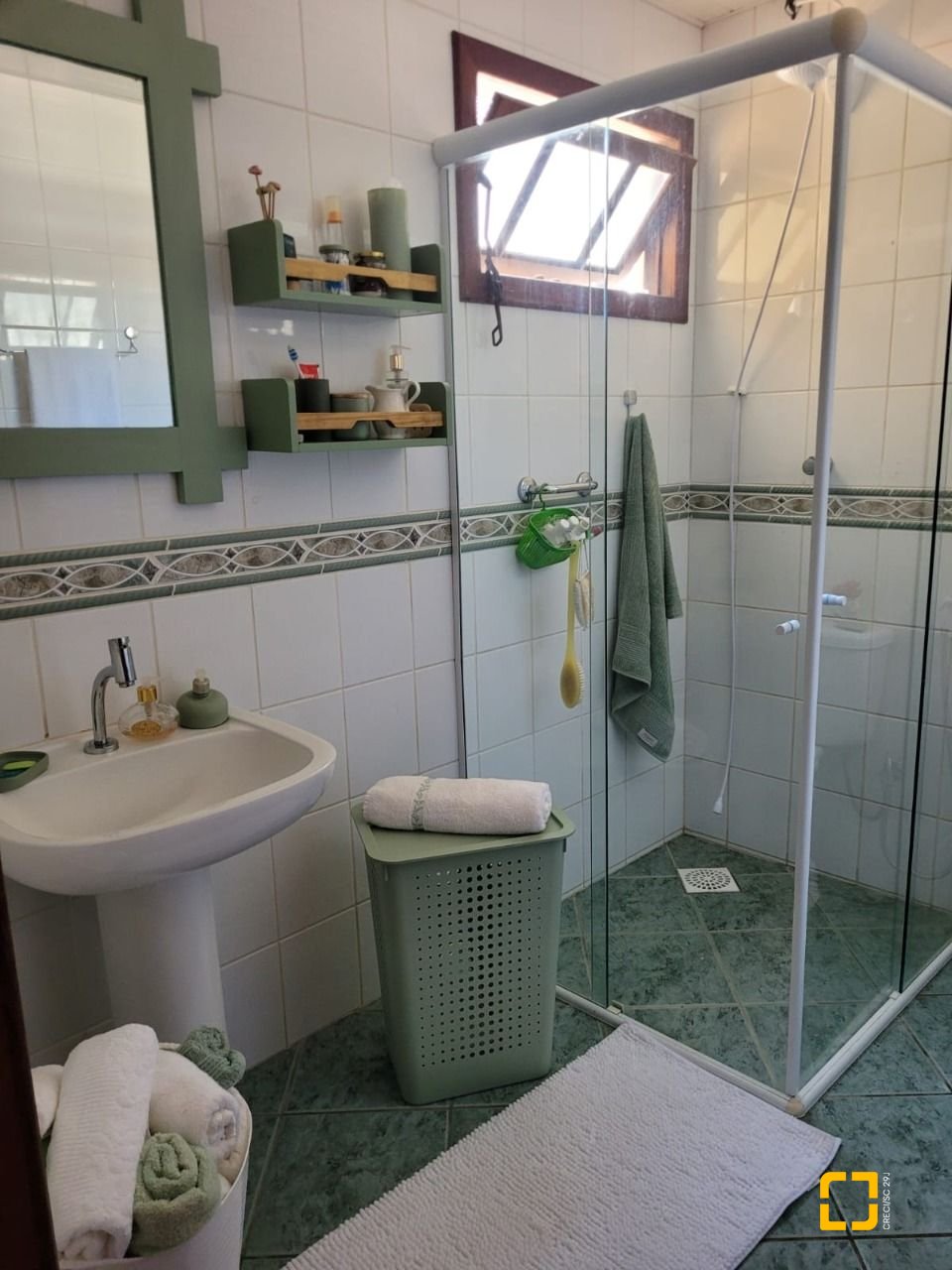 Casa com 123m², 4 quartos (sendo 1 suíte), 2 garagens, no bairro Canasvieiras em Florianópolis