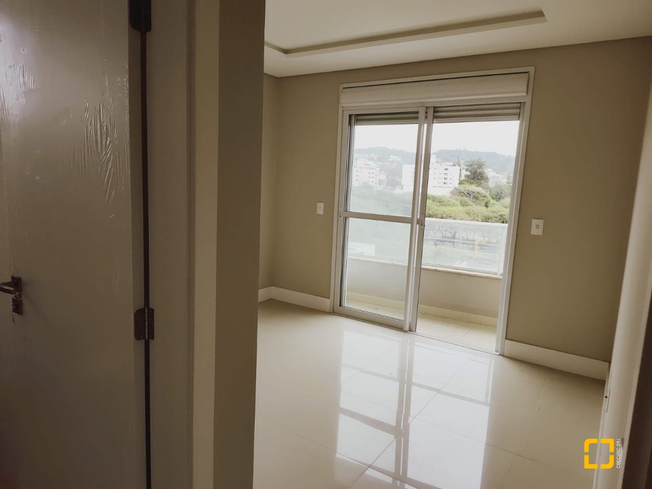 Apartamento com 93m², 3 quartos (sendo 1 suíte), 2 garagens, no bairro Pantanal em Florianópolis