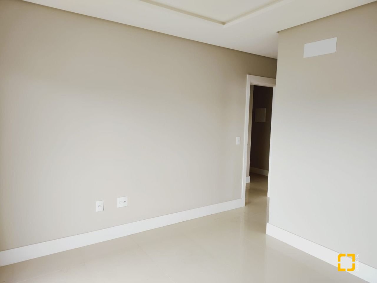 Apartamento com 93m², 3 quartos (sendo 1 suíte), 2 garagens, no bairro Pantanal em Florianópolis