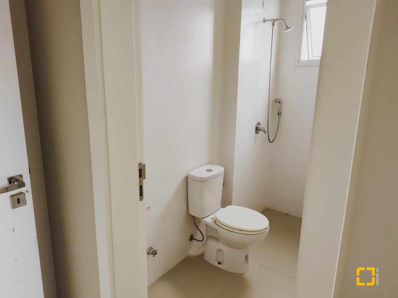 Apartamento com 93m², 3 quartos (sendo 1 suíte), 2 garagens, no bairro Pantanal em Florianópolis
