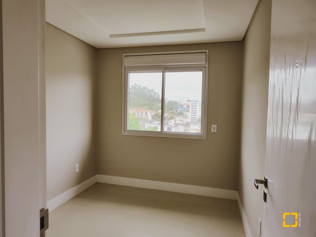 Apartamento com 93m², 3 quartos (sendo 1 suíte), 2 garagens, no bairro Pantanal em Florianópolis