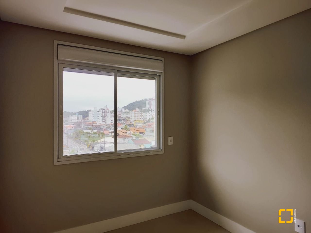 Apartamento com 93m², 3 quartos (sendo 1 suíte), 2 garagens, no bairro Pantanal em Florianópolis