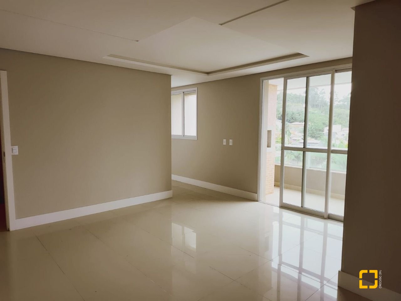 Apartamento com 93m², 3 quartos (sendo 1 suíte), 2 garagens, no bairro Pantanal em Florianópolis