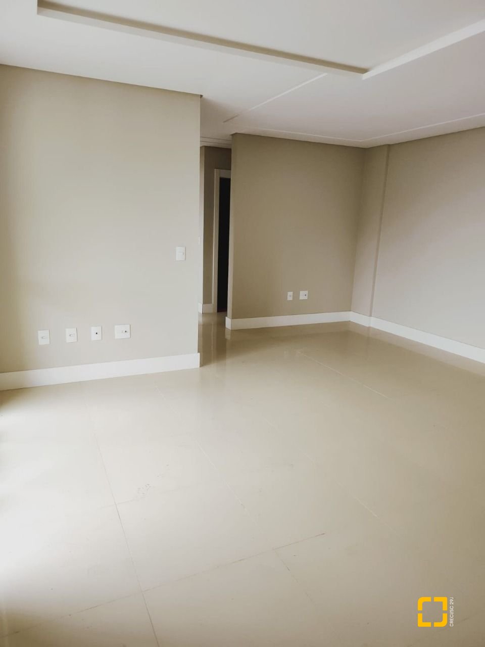 Apartamento com 93m², 3 quartos (sendo 1 suíte), 2 garagens, no bairro Pantanal em Florianópolis