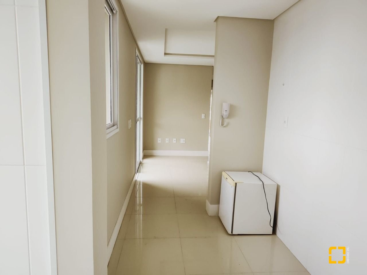 Apartamento com 93m², 3 quartos (sendo 1 suíte), 2 garagens, no bairro Pantanal em Florianópolis