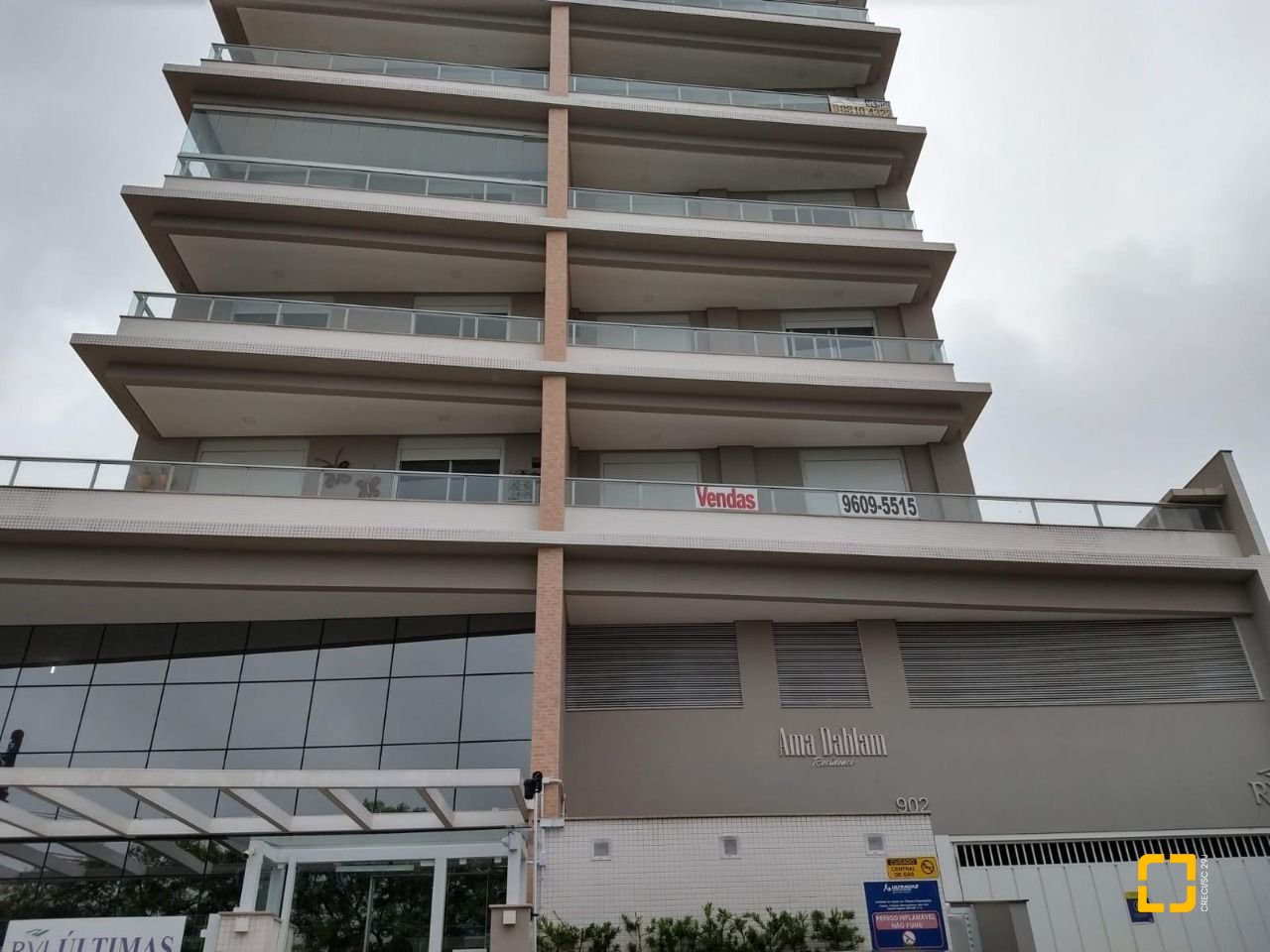 Apartamento com 93m², 3 quartos (sendo 1 suíte), 2 garagens, no bairro Pantanal em Florianópolis