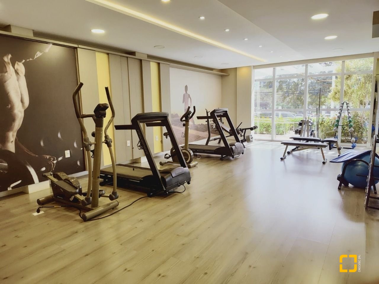 Apartamento com 93m², 3 quartos (sendo 1 suíte), 2 garagens, no bairro Pantanal em Florianópolis