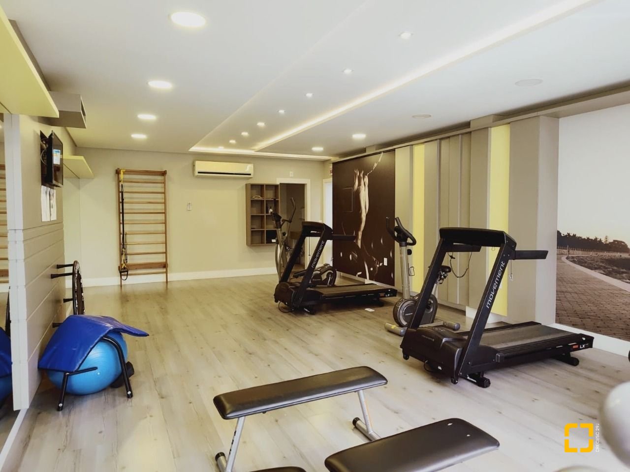Apartamento com 93m², 3 quartos (sendo 1 suíte), 2 garagens, no bairro Pantanal em Florianópolis
