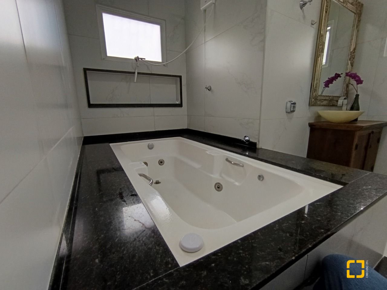 Casa com 440m², 5 quartos (sendo 1 suíte), 3 garagens, no bairro Ingleses em Florianópolis