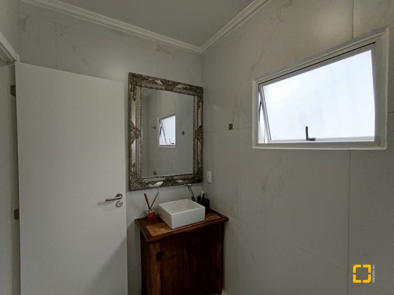 Casa com 440m², 5 quartos (sendo 1 suíte), 3 garagens, no bairro Ingleses em Florianópolis