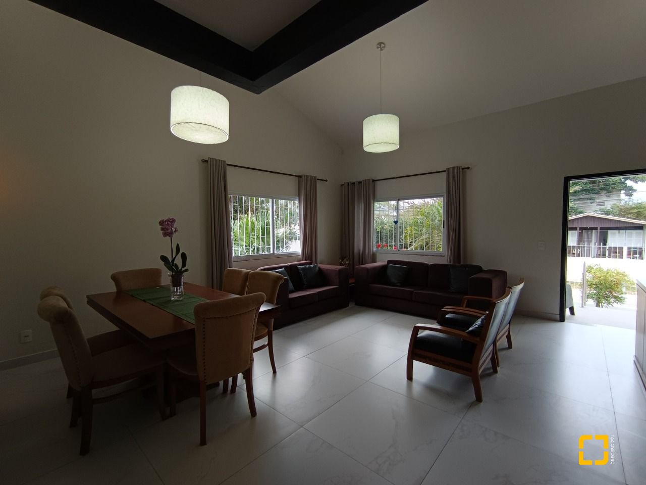 Casa com 440m², 5 quartos (sendo 1 suíte), 3 garagens, no bairro Ingleses em Florianópolis