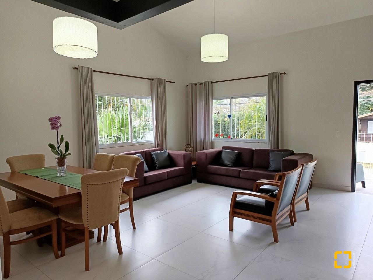 Casa com 440m², 5 quartos (sendo 1 suíte), 3 garagens, no bairro Ingleses em Florianópolis