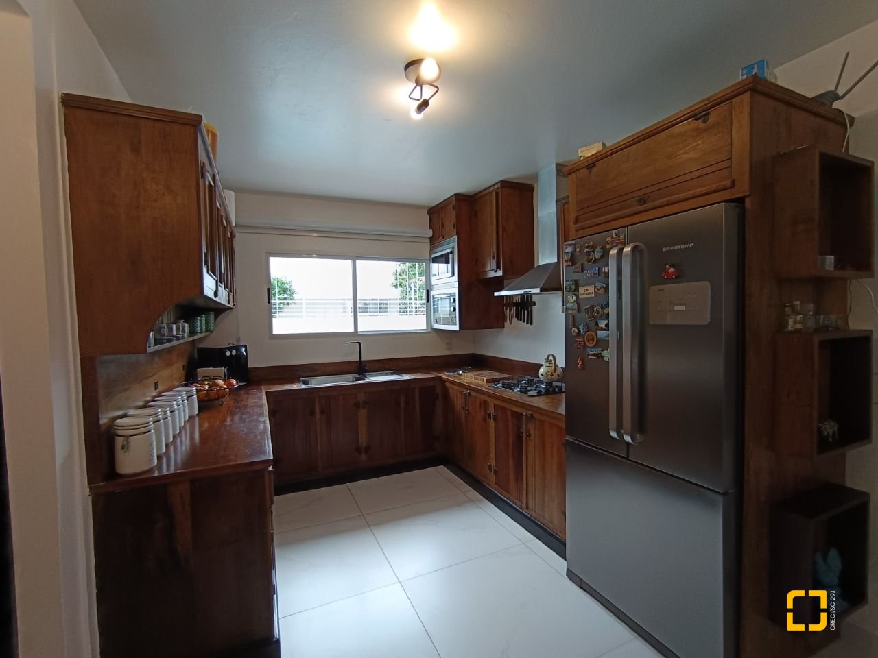 Casa com 440m², 5 quartos (sendo 1 suíte), 3 garagens, no bairro Ingleses em Florianópolis