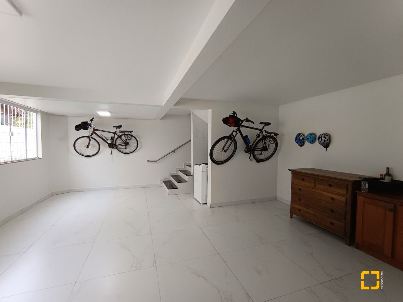 Casa com 440m², 5 quartos (sendo 1 suíte), 3 garagens, no bairro Ingleses em Florianópolis