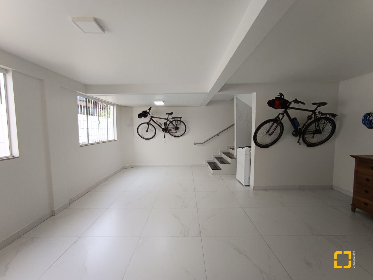 Casa com 440m², 5 quartos (sendo 1 suíte), 3 garagens, no bairro Ingleses em Florianópolis