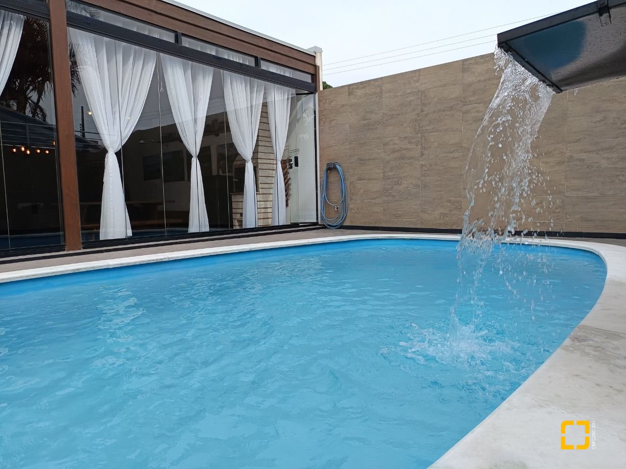 Casa com 440m², 5 quartos (sendo 1 suíte), 3 garagens, no bairro Ingleses em Florianópolis