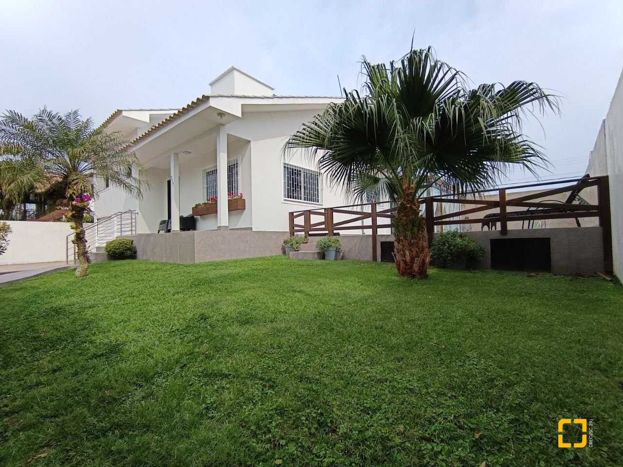 Casa com 440m², 5 quartos (sendo 1 suíte), 3 garagens, no bairro Ingleses em Florianópolis