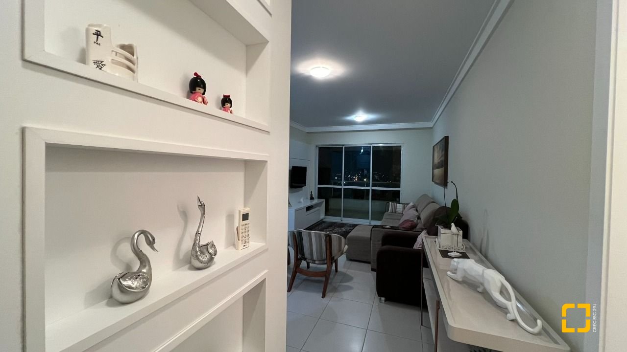 Apartamento com 101m², 6 quartos (sendo 3 suítes), 2 garagens, no bairro Jardim Atlântico em Florianópolis