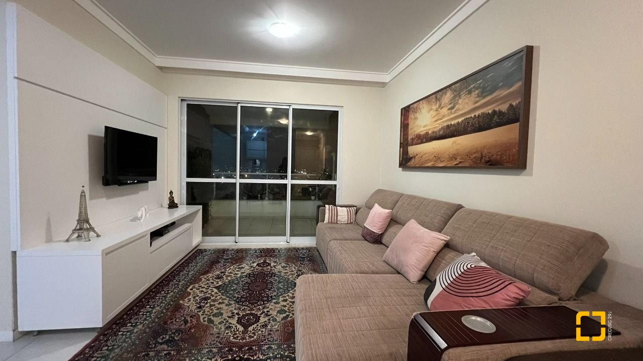 Apartamento com 101m², 6 quartos (sendo 3 suítes), 2 garagens, no bairro Jardim Atlântico em Florianópolis