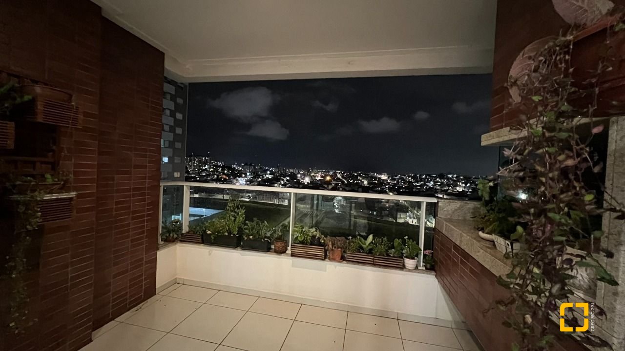 Apartamento com 101m², 6 quartos (sendo 3 suítes), 2 garagens, no bairro Jardim Atlântico em Florianópolis