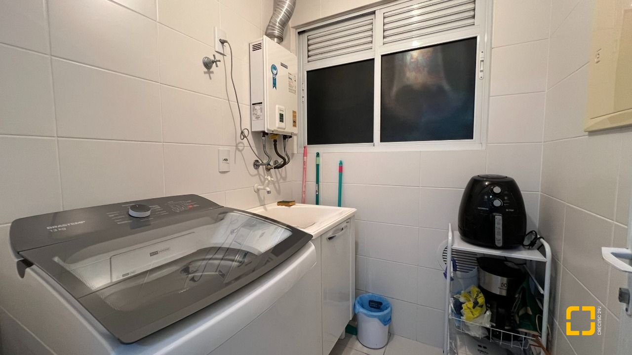 Apartamento com 101m², 6 quartos (sendo 3 suítes), 2 garagens, no bairro Jardim Atlântico em Florianópolis