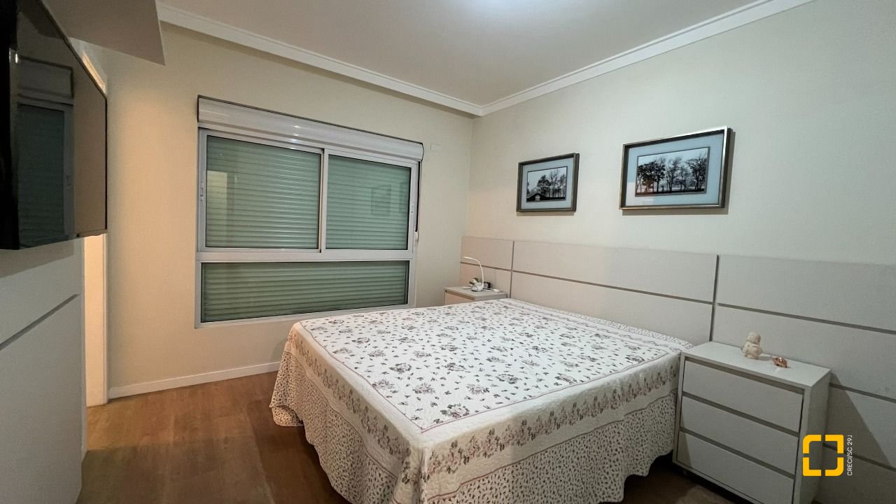 Apartamento com 101m², 6 quartos (sendo 3 suítes), 2 garagens, no bairro Jardim Atlântico em Florianópolis