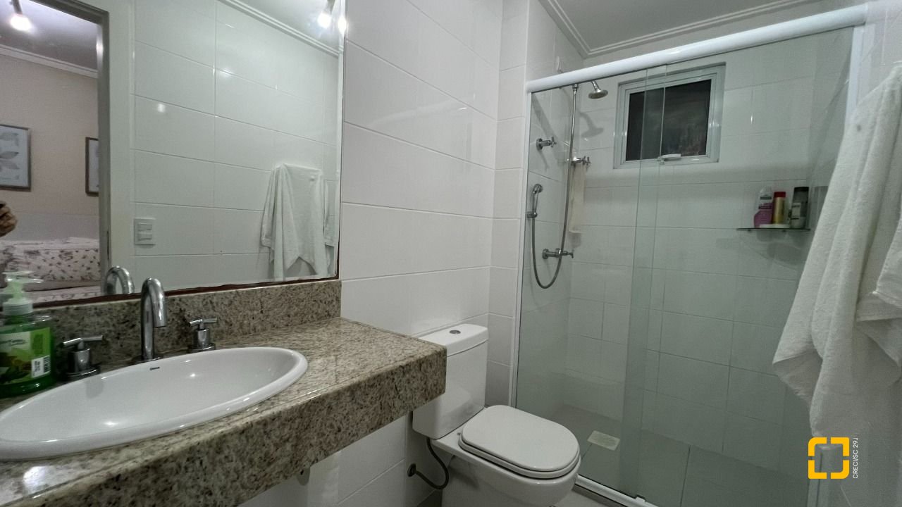 Apartamento com 101m², 6 quartos (sendo 3 suítes), 2 garagens, no bairro Jardim Atlântico em Florianópolis