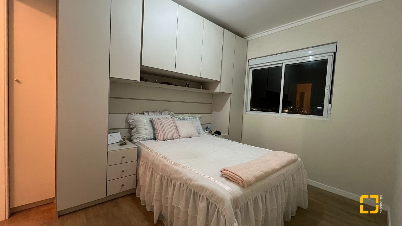 Apartamento com 101m², 6 quartos (sendo 3 suítes), 2 garagens, no bairro Jardim Atlântico em Florianópolis