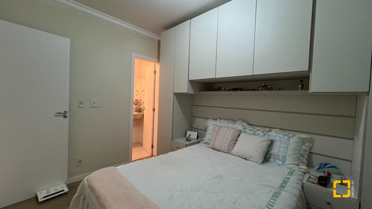 Apartamento com 101m², 6 quartos (sendo 3 suítes), 2 garagens, no bairro Jardim Atlântico em Florianópolis