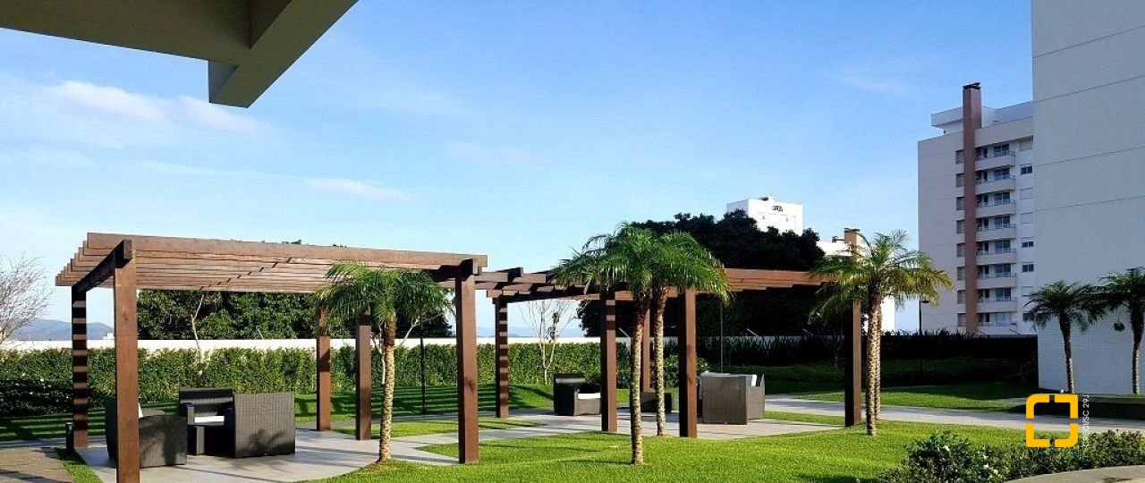 Apartamento com 101m², 6 quartos (sendo 3 suítes), 2 garagens, no bairro Jardim Atlântico em Florianópolis