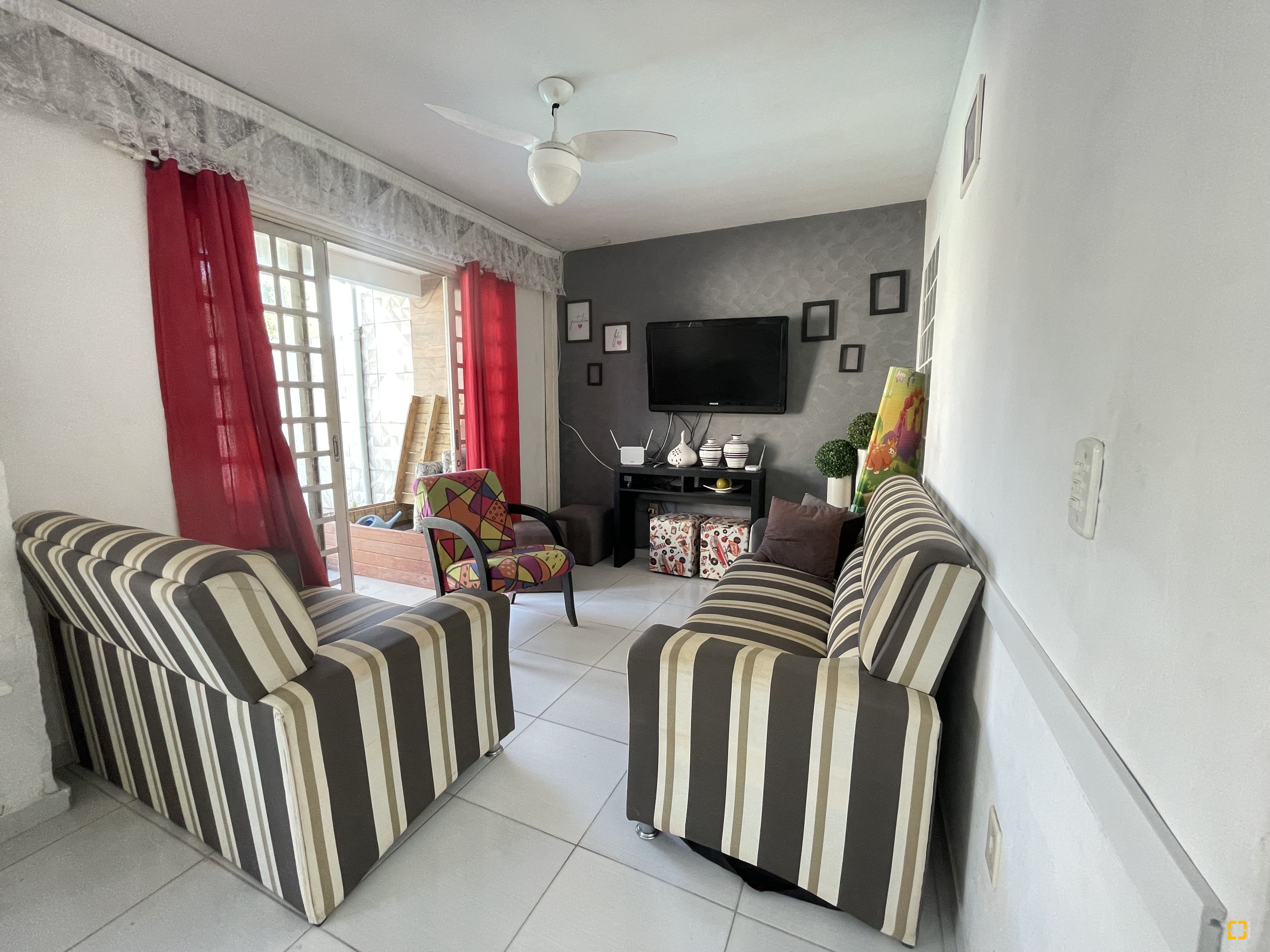Casa com 350m², 5 quartos (sendo 1 suíte), 4 garagens, no bairro Cachoeira do Bom Jesus em Florianópolis