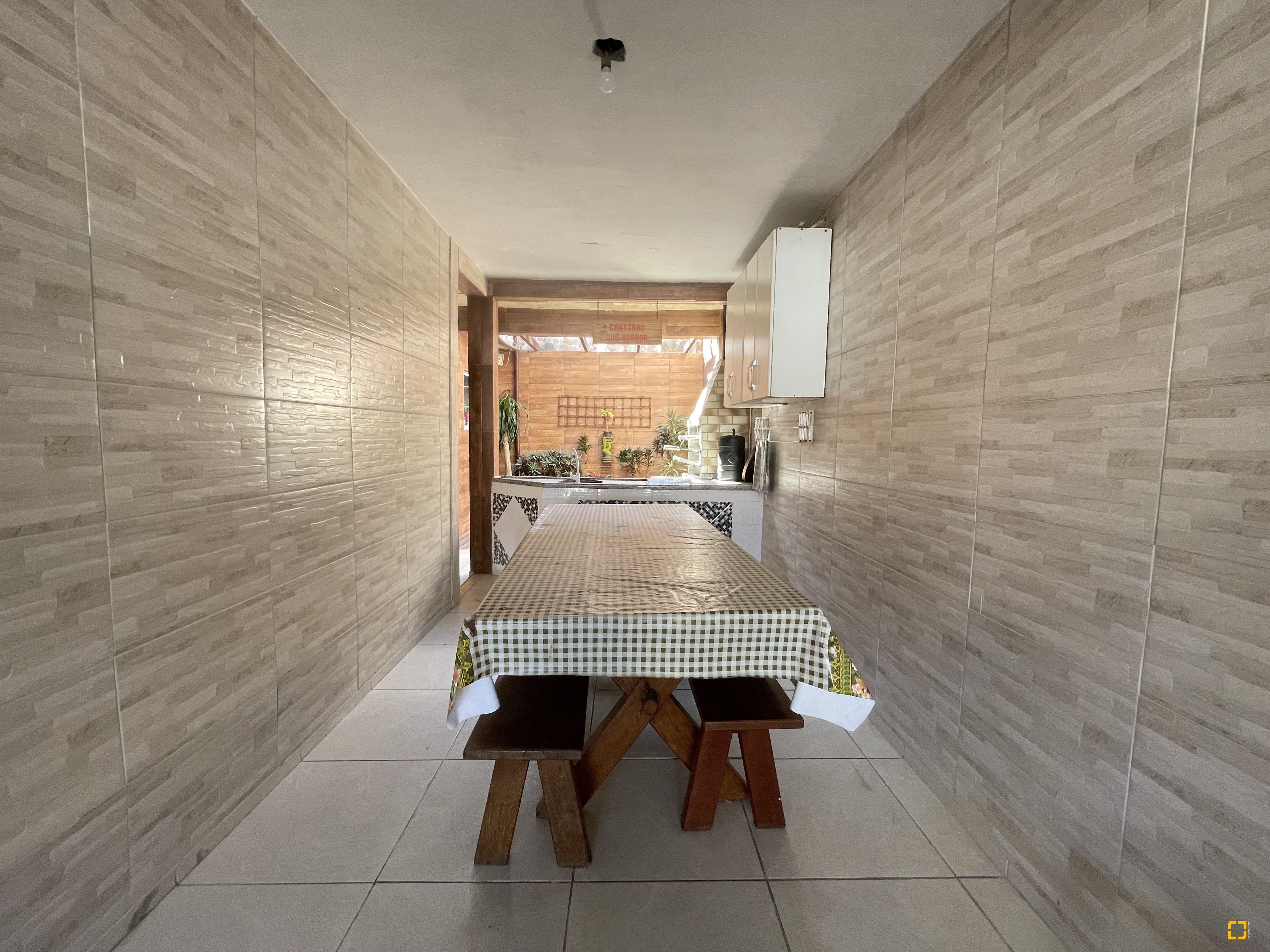 Casa com 350m², 5 quartos (sendo 1 suíte), 4 garagens, no bairro Cachoeira do Bom Jesus em Florianópolis
