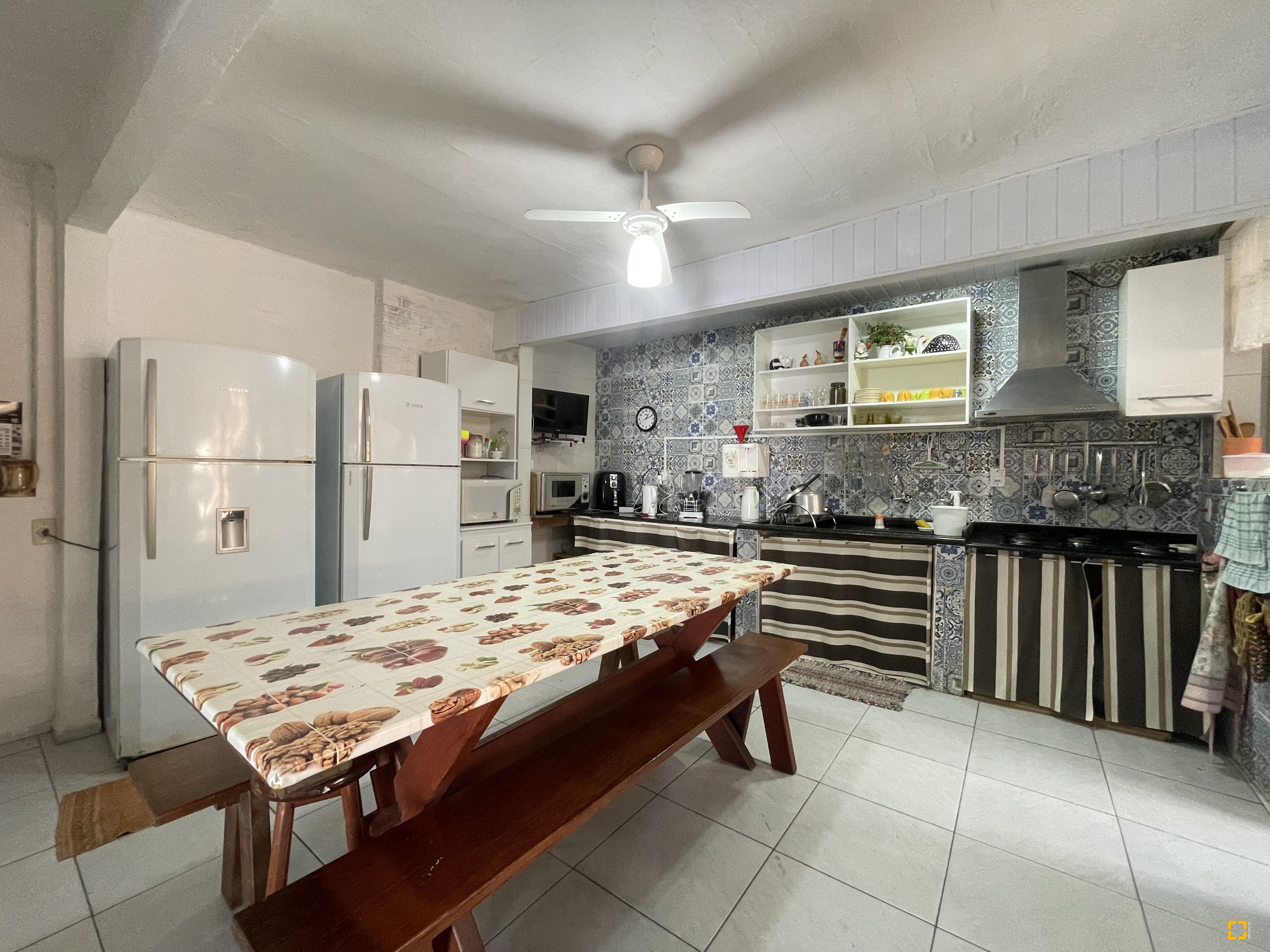 Casa com 350m², 5 quartos (sendo 1 suíte), 4 garagens, no bairro Cachoeira do Bom Jesus em Florianópolis