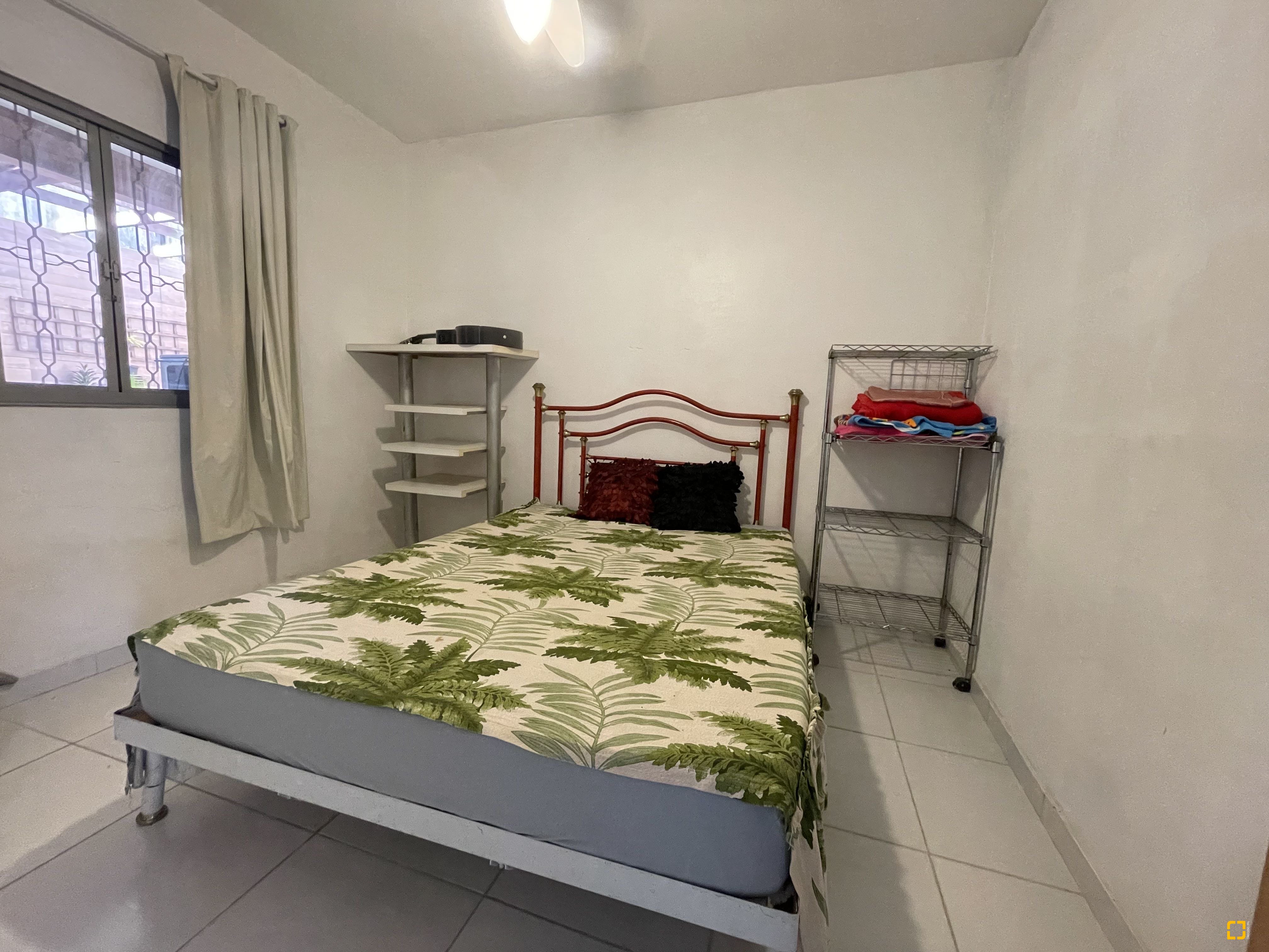 Casa com 350m², 5 quartos (sendo 1 suíte), 4 garagens, no bairro Cachoeira do Bom Jesus em Florianópolis