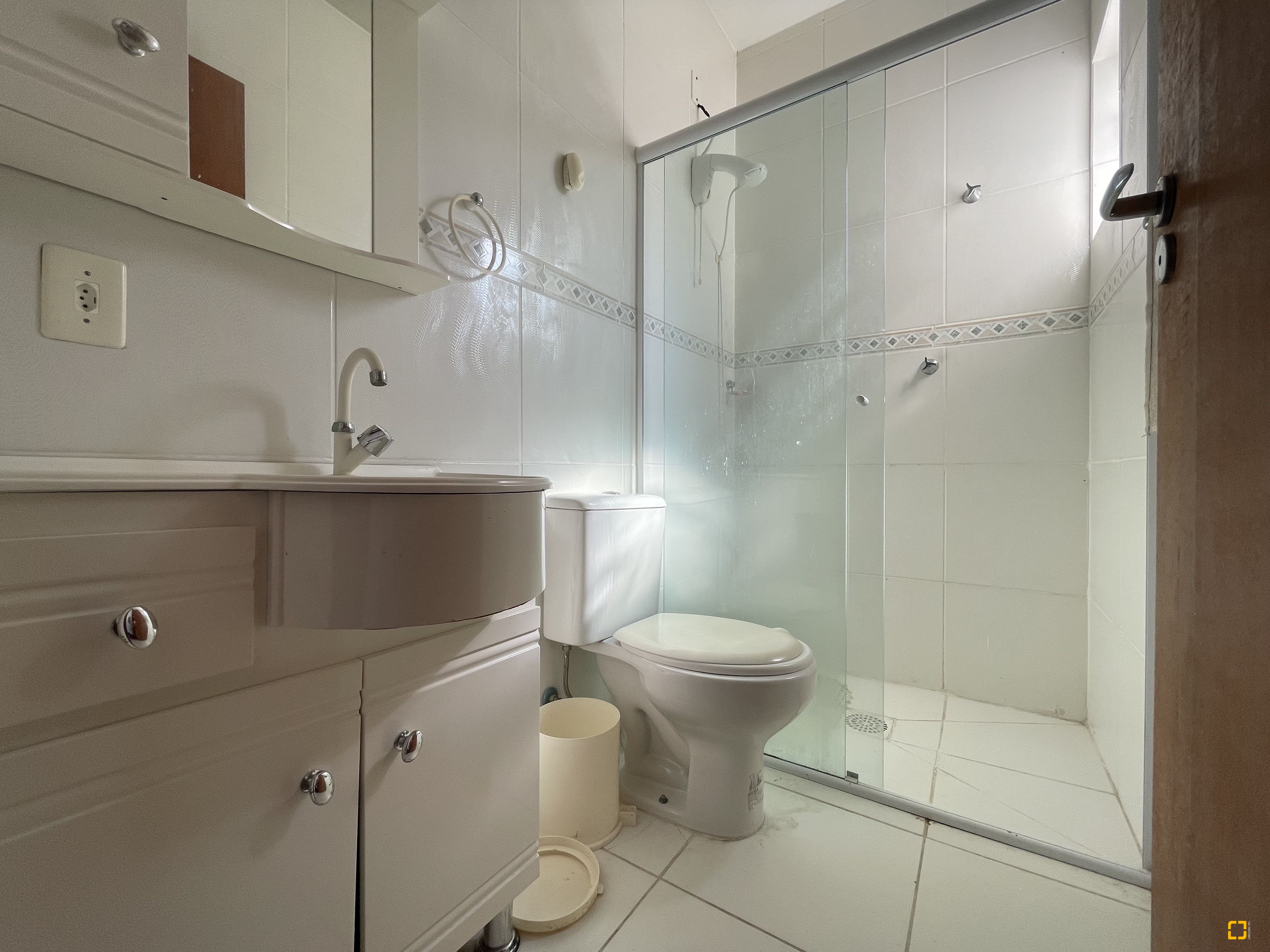 Casa com 350m², 5 quartos (sendo 1 suíte), 4 garagens, no bairro Cachoeira do Bom Jesus em Florianópolis
