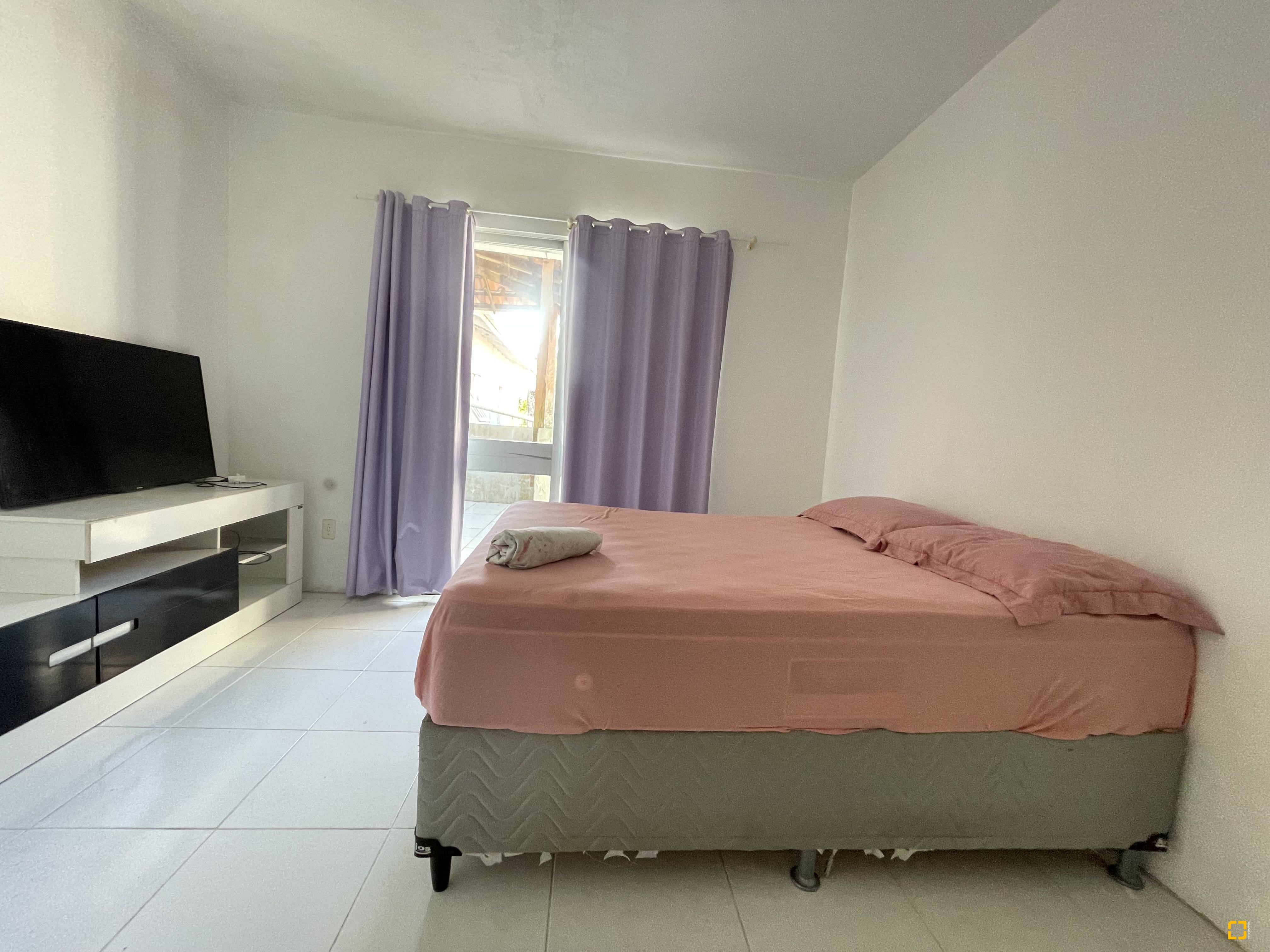 Casa com 350m², 5 quartos (sendo 1 suíte), 4 garagens, no bairro Cachoeira do Bom Jesus em Florianópolis