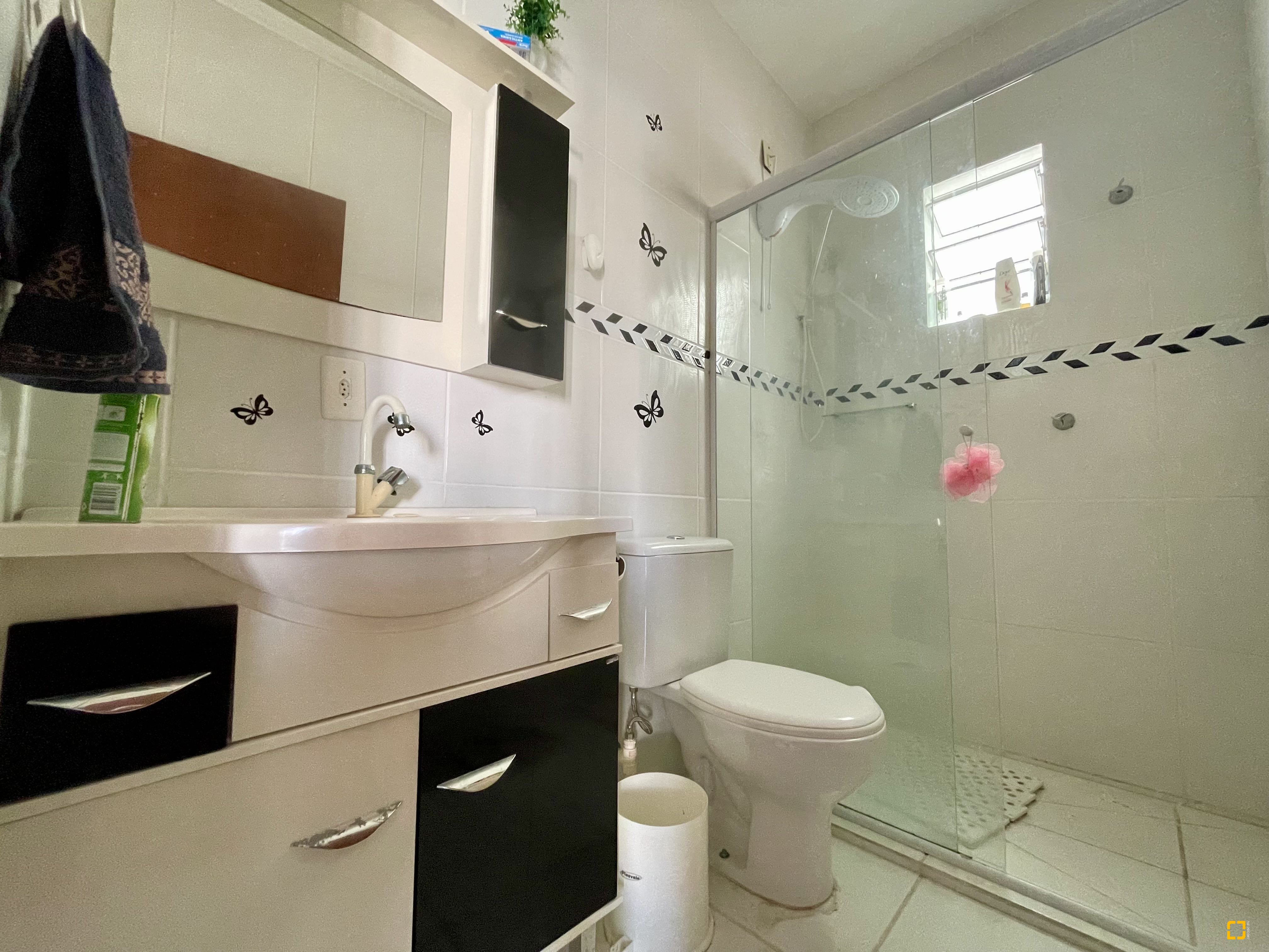 Casa com 350m², 5 quartos (sendo 1 suíte), 4 garagens, no bairro Cachoeira do Bom Jesus em Florianópolis