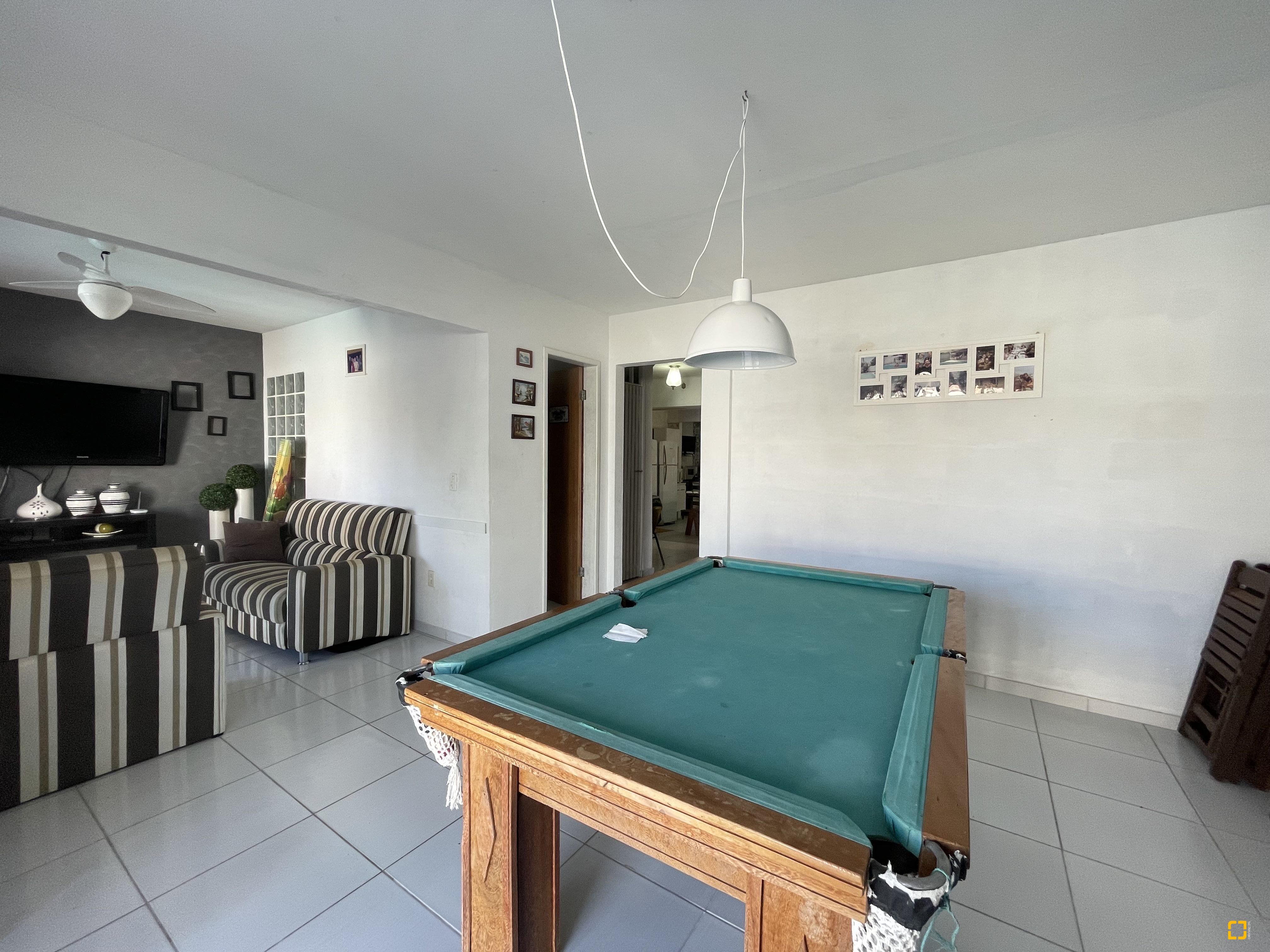 Casa com 350m², 5 quartos (sendo 1 suíte), 4 garagens, no bairro Cachoeira do Bom Jesus em Florianópolis