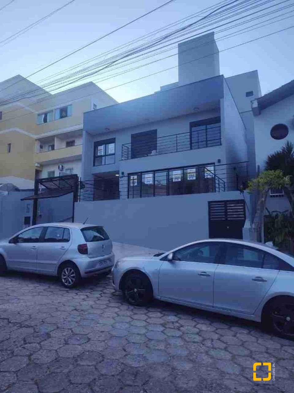 Casa com 184m², 6 quartos (sendo 3 suítes), 2 garagens, no bairro Trindade em Florianópolis